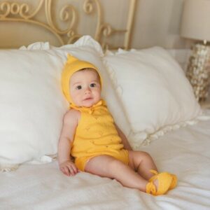 Pelele ranita bebé tirantes punto hilo calado amarillo Iló-Liló